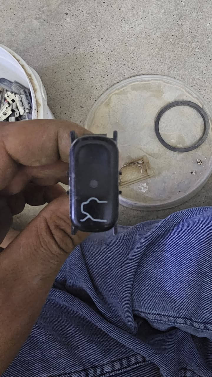 غراض مارسيدس ام عيون كله جديد 
مكاني موصل الحمدانية 
***********
