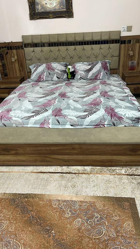 السلام عليكم 
غرفة نوم مستعملة نظيفة للبيع  9 قطع السعر 500 الف و بيها مجال 
المكان بغداد السيدية 
الشراي المراسلة على الواتس ***********
