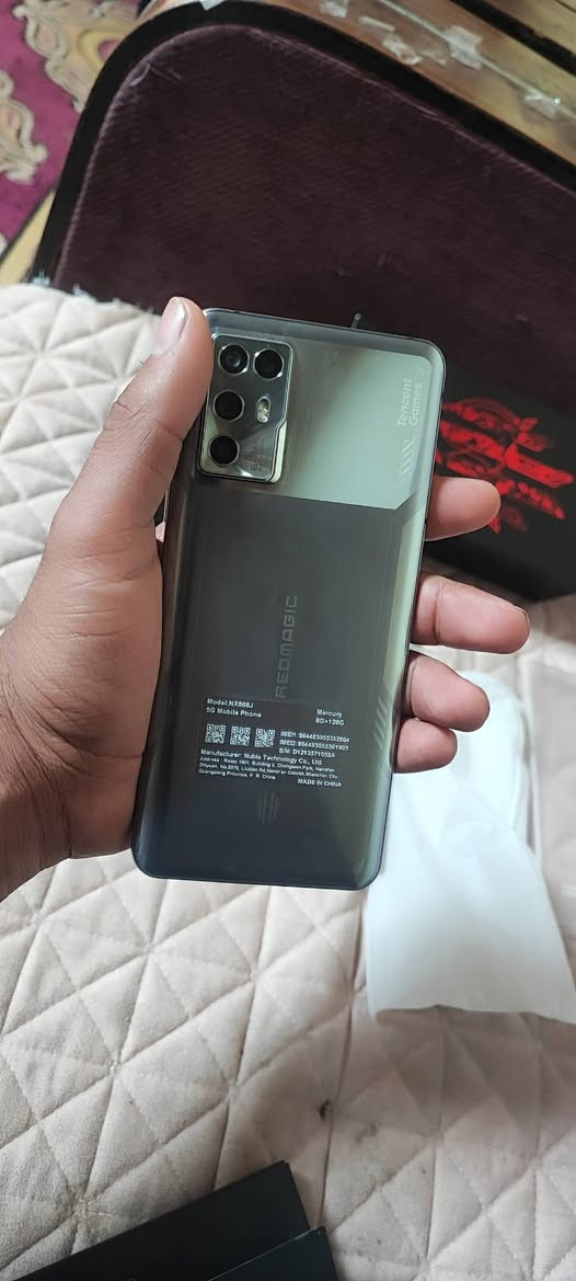 ماعندي توصيل ماعندي توصيل 
ع فيس ما ارد

غراض كامله شخط واحد مابي مستخدم شهر فقط 
الزكه مال شركه بل شاشه حافضه مال شركه شاحنه ما طالعه من باكت
فقط بس شراي يتصل مو شراي لا يجي خاص
ريد ماجك 6 ار 
ذكرته 128....رام 12
شفتات بي بوبجي 120 فريم سلس كلش 
شاشه 144 هيرتز...دبل سماعه ستيريو صوته عالي
دبل سيم كرت 
سعره 250 قفل قفل. قفل جديد 435 الف جهاز شهر مستخدم
مكاني بغداد حي اور جامع فردوس رقمي ***********
