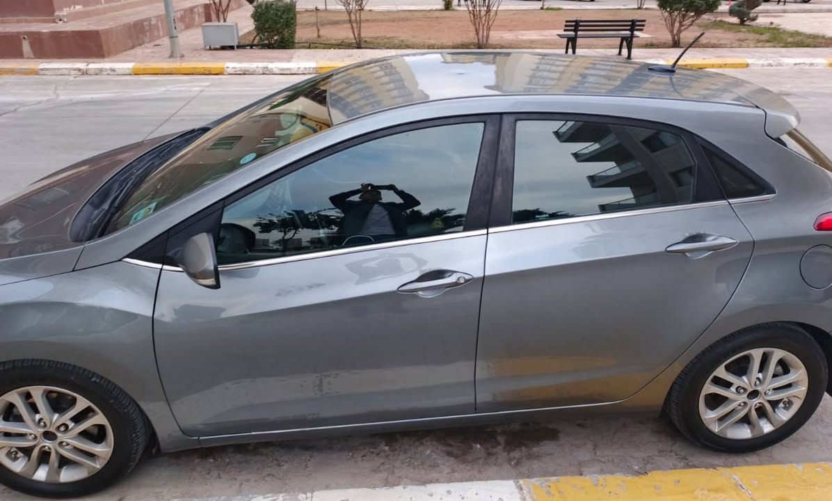 هيونداي النترا هاج باك 2017 
ماشيه 180 وارد أمريكي صبغ جاملغ أمامي
، أيمن وربع الباب الأمامي الأيمن 
محرك وكير مكفول ما مفتوح
عنوان أربيل ***********
