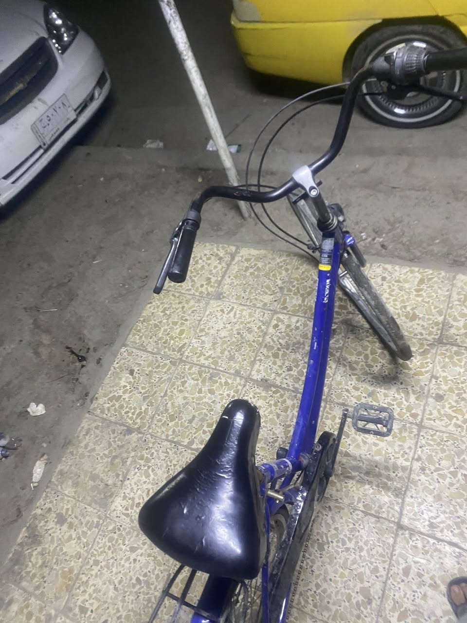 سلام عليكم شباب بايسكل بناتي ياباني للبيع باسكل وضع حاويه جاملخ موجود اذا اكو بايك رياضي اراوس ونطي فرق مكاني بغداد الشعب سوق شلال  السعر ميه وعشره  رقم الهاتف***********
