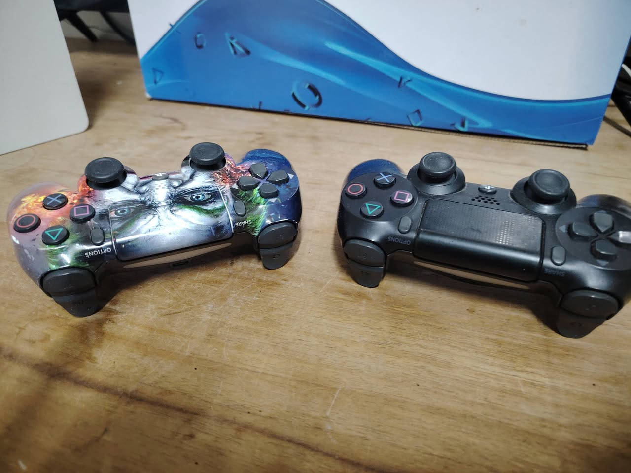 السلام عليكم بلي 4 سلم ابيض باله مهكر ما مفتوح لوك ستيكر (على وضع الشركه) بي العاب ووياه يدتين السعر 275 وبي مجال قليل المكان البصره نواب الضباط تواصل اتصال او واتساب هذا رقمي ***********
