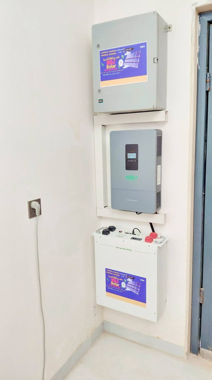 🚨 مشروع جديد يرسّخ حضور الطاقة الذكية ويكتب فصلاً جديداً من الإنجاز
📍 من موقع التنفيذ – #تيسخراب 
منزل ابو عامر البياتي
🗓️ الأثنين 25 _5_2026
في إنجاز جديد يعكس قوة الأداء ودقة التنفيذ، تواصل روژ للطاقة الشمسية تقديم حلول متطورة تُواكب احتياجات المستقبل، من خلال تنفيذ مشروع متكامل لتحويل منزل لقمان مهتي إلى منظومة طاقة شمسية حديثة توفر استقراراً أعلى وكفاءة تشغيلية متقدمة على مدار اليوم.
⚡ المنظومة تم تنفيذها وفق أعلى المعايير العالمية، لتعمل بسعة:
🔸 10 أمبير نهاري
🔸 5 أمبير ليلي
مما يضمن استمرارية الكهرباء بثبات عالٍ، وتقليل الاعتماد على الشبكة الوطنية والمولدات، مع تحقيق توفير ملموس في التكاليف.
🌞 هذا المشروع يأتي ضمن رؤية روژ الهادفة إلى إعادة تعريف مفهوم الطاقة في العراق، عبر تقديم حلول متطورة تجمع بين الأداء القوي والاستدامة الذكية.
🔧 تفاصيل المنظومة:
▪️ ألواح بلاديفيه – قدرة 620 واط
▪️ عدد الألواح: 5
▪️ ضمان الألواح: 15 سنة
▪️ إنفرتر Allolla – قدرة 6kw (ضمان 3 سنوات)
▪️ بطارية ليثيوم – سعة 5Kw (ضمان 5 سنوات) 
✨ روژ للطاقة الشمسية
نحو طاقة أنظف… أداء أقوى… وثقة تُبنى مع كل مشروع.
🔥 هل أنت مستعد للانتقال إلى مستوى جديد من الاستقرار الكهربائي؟
دعنا نصمّم لك الحل المثالي حسب احتياجك.
📞 للتواصل:
👷‍♂️ م. قيدار
*********** – ***********
👤 سلام سلو
*********** – ***********
#طاقة_شمسية #روژ_للطاقة_الشمسية
#EnergyFuture #SmartPower
#باعذرئ #دهوك #أربيل #الموصل #العراق
