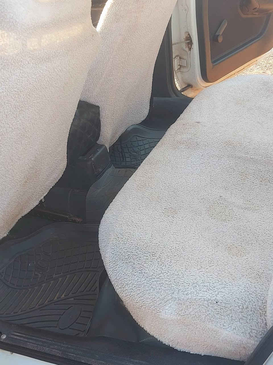 السلام عليكم  سياره  فكتره نضيفه  موديل 91 محرك 18 بيه دفتر بزين  سيار بسمي سنويه جديد لحت 31    سياره جهزه مال بيت***********
