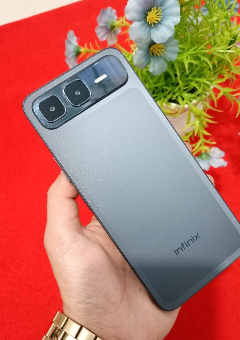 ‏📱✨ Infinix Smart 10 Plus

خيارك الذكي إذا تريد جهاز عملي بسعر اقتصادي ومواصفات قوية 

هاتف يجمع بين الشاشة السلسة، البطارية العملاقة، وأحدث إصدار أندرويد…

⚡️ المميزات:

🔹 شاشة 6.67 إنش بتردد 120Hz 

🔹 معالج Unisoc T7250 

🔹 ذاكرة 128GB + RAM 4GB 

🔹 بطارية 6000mAh مع شحن سريع 18W

🔹 كاميرا أمامية 8MP + خلفية 8MP 

🔹 بصمة جانبية + فتح بالوجه 

🔹 مقاومة ماء وغبار بمعيار IP64

‏🔹 Android 15 بواجهة XOS 15.1 — 

السعر : 130,000 دينار عراقي مستعمل اسبوع فقط

📞 للاتصال : ***********

#infinix
