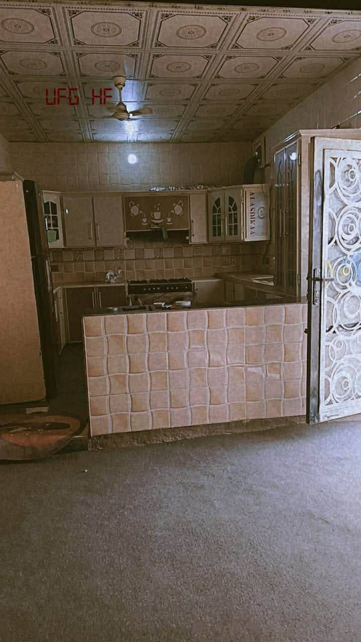 السلام عليكم
الدار للبيع زراااعي سند 25
ماء كهرباء بالباب يصلح محلات موقع تجاري 
مساحه 300متر 

نزل 27*11

يحتوي ع غرفتين نوم 

صاله مطبخ 

صحيات خارجيه

حمام داخلي

ع الشارع العام مباشر خلف عمارات الزيتون مباشر يبعد عن العمارات عن العمارات 500متر 

***********ابو عباس
