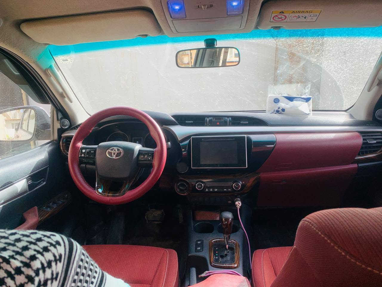 سلام عليكم
Toyota Hilux 

للبيع سيارة جديدة تخم تاير محرك كير كفاله شرط تبريد ثلج قطعتين تبريد بيهة بارد قليل شبر ما بيهة اي نقص ماشية150الف حقيقي شاشة مديل سيارة (2016)يرهم مراوس حسب لقناعة للتواصل رقم ***********
