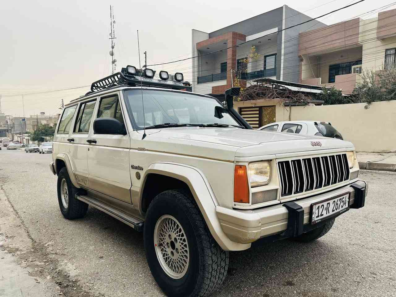 جيب موديل ١٩٩٦ ابيض محرك وكير بلدي  رقم وسنويه جديد. شرط التحويل.  طخم ورى وكدام جديد طخم تايه جديد  داخل جديد  كهربائيه كل شغاله. 
السعر ٥٢ بيها مجال 
الاستفسار ***********
***********
