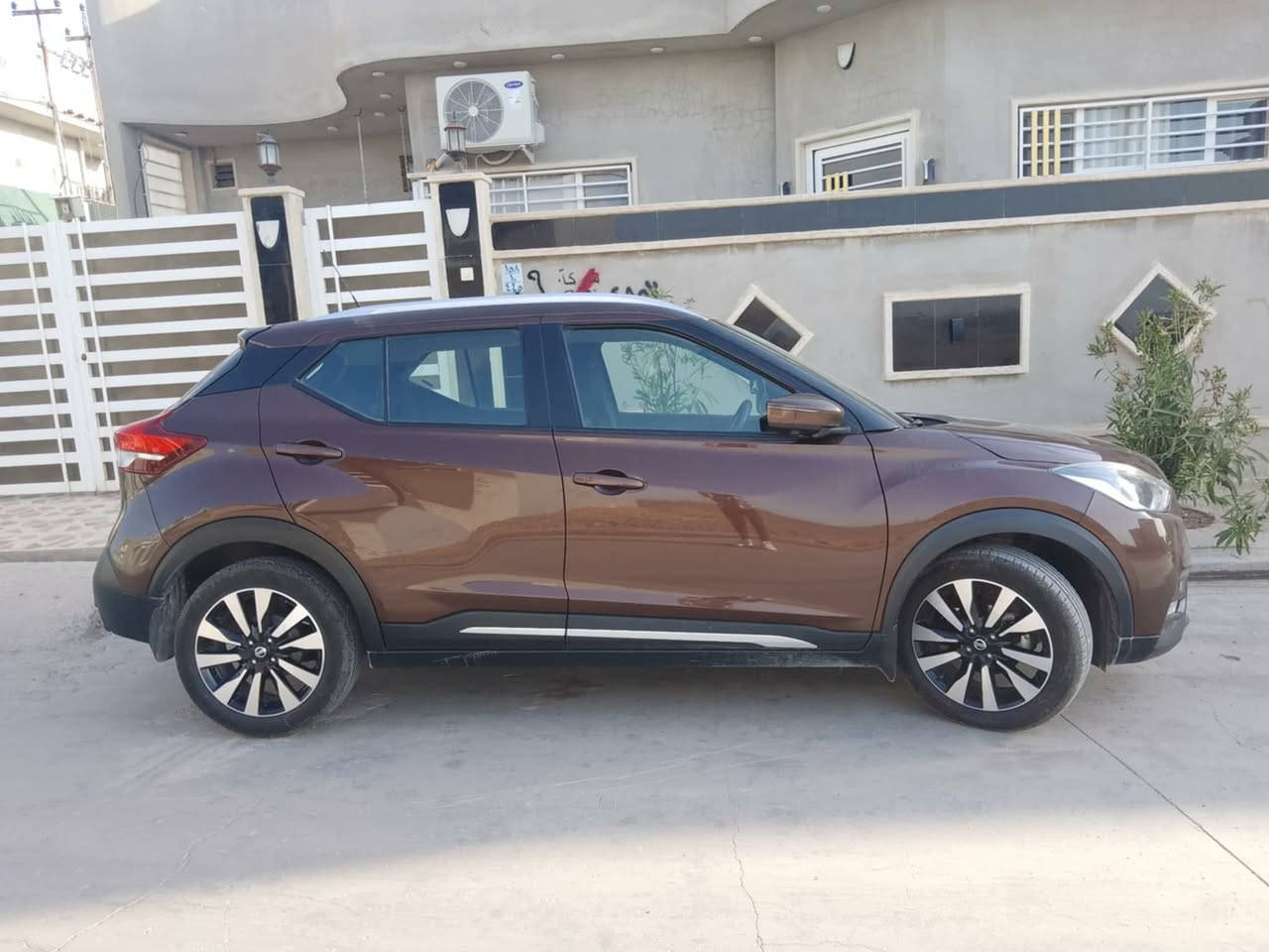 نيسان كيكس
موديل 2018
مواصفات :

شاشه 
كاميره [ ثلاث كامرات ثنين بل مرايات وحده بالصندوك ]
حساسات 
رادار 
لايت ليد 

بصمه+بصمه ابواب + بصمة تشغيل يعني تشغيل دكمه

تحكم ستيرن فول 

كير اوتماتيك نوع سيفيتي + تحويل رياضي

شاشه اعطال اي خلل بي سياره ينطيك اشعار 
اواكس + بلوتوث + USP+map

كشنات جلد اسود {مُغلفه}
لون الـسياره قهوائي
تكوات 5

ماشيه 53km
شرط محرك و كير لا مفتوح وكلشي جديد
رقم اربيل

الضرر :
 صبغ جهة السايق فقط
والباقي كله كبس جديد مال شركه

السعر 125ورقَ وبي مجال مراسله خاص او التواصل 
وكذلك الرقم اذا اردت الاتصال بصاحب
***********
