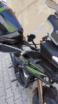 السلام عليكم دراجه دايوان ادفنجر 300 دراجه جاهزه وكامله من كلشي مناقصها شي رقمها اربيل   كفاله عامه الدراجه فقط للبيع ما اروس  للبيع فقط سعرها ٣و٣٠٠ وبيها مجال حك الجية رقمي وتساب فقط***********
