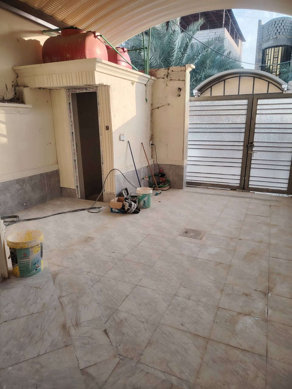 ياالله اسعد الله اوقاتكم بكل خير احبتي طابقين
يتوفر دار سكن طابو زراعي عراقي سند 25 وكالة ونسخه من الطابو ومكاتبه العنوان ابو الخصيب جامع الشهيد طه كلش قريب عله السايدين الداخليه
#المساحه المساحه ١٠٥ متر
#الطابق الأول يتكون من ديوان وصاله ومطبخ وصحيات داخليه وخارجيه وكراج سياره 
#الطابق الثاني غرفتين منام وصاله
بناء فرمستون وبلوك
#السعر ٧٠ مليون قابل للتفاوض 
#للاستفسار اكثر اتصل ***********
