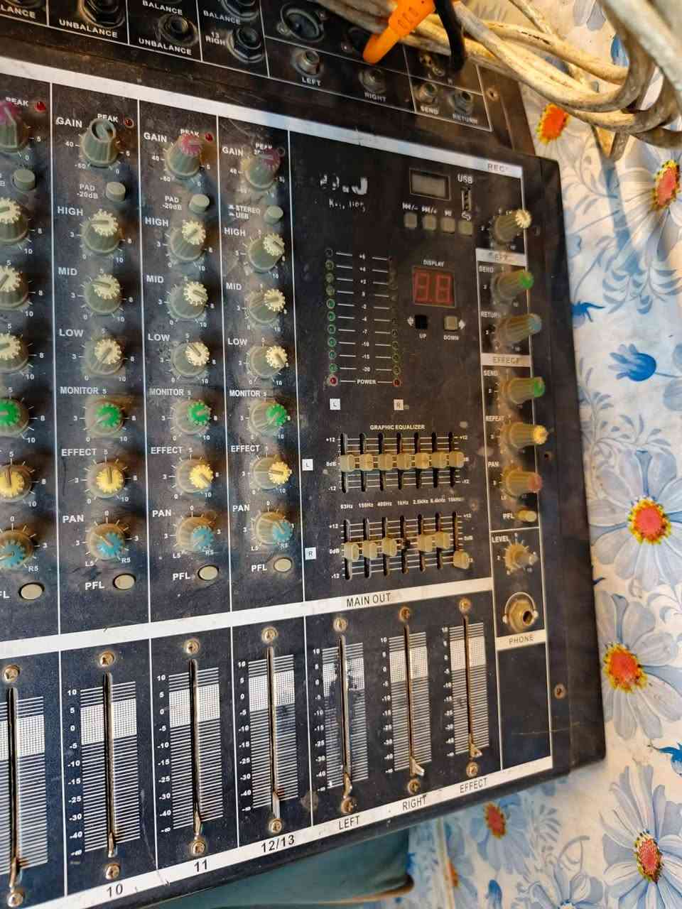 السلام عليكم شباب من رخصت الادمن سماعات البيع  السعر من ٢٥٠ ال٥ ونته صاعد  مكان واسط الصويره


**إذا كنت صاحب هذا الإعلان وتريد حذفه لأي سبب، رجاءا أرسل رسالة إلى الدعم الفني**