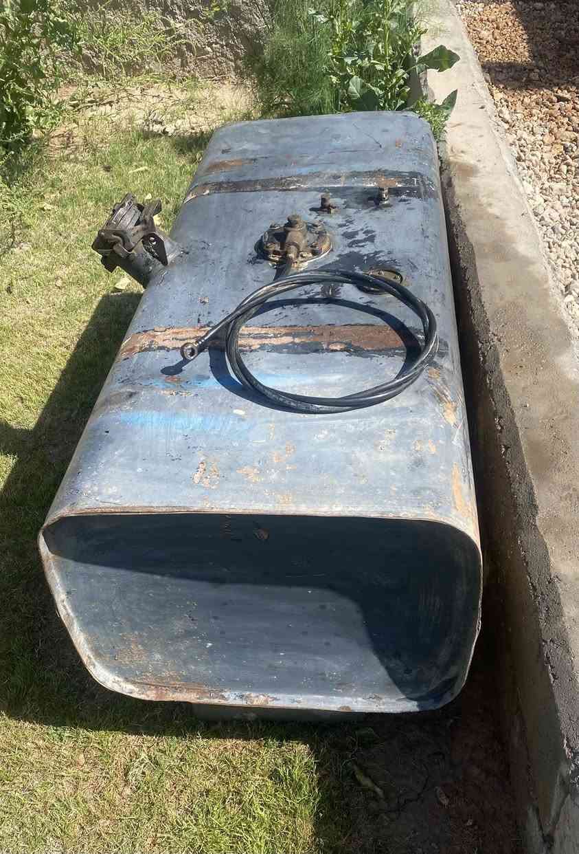 تانكي للبيع بلادي جديد السعه 300 لتر حتى الصونده مال الگاز معه السعر 100 الف تفاصيل اكثر  اتصل ***********
