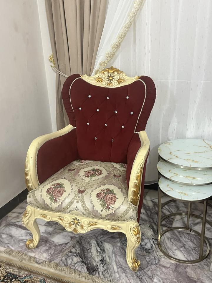 سلام عليكم تخم خشب ستقبال ملكي للبيع سعر 750 وبي مجال مكان بغداد البلديات *********** سفنج مخدات نضافه
