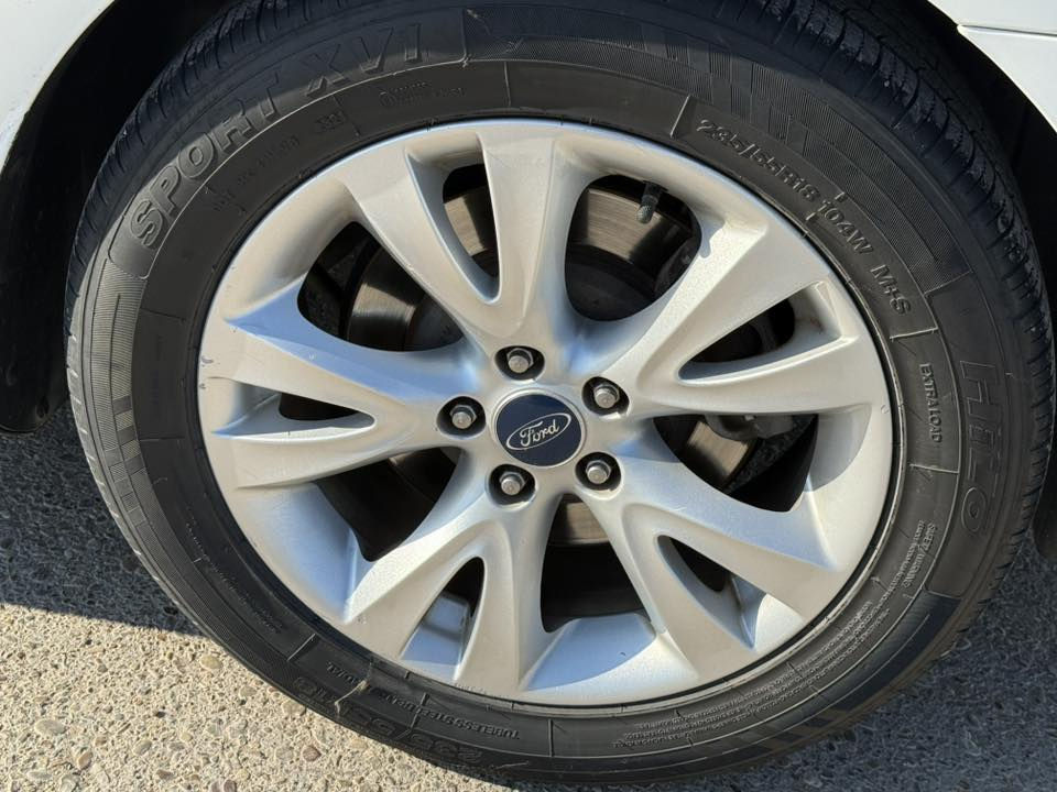 فورد تورس 2012 خليجي وكالة نيفا سبيرهه وضع شركة مانازل 6 سلندر

للبيع وللمراوس بحديث حسب القناعة

مكفولة رقم سليمانية الجديد هزة وسنوية جديد بأسمي ثاني يوم تحويل او وكالة 

مواصفات فول عدا الفتحة 

تحكم ستيرن 

كامرة دوارة 

تبريد قطعتين 

سنتر لوك 

صدر امامي وخلفي جديد

تدفئة تبريد ثلج السيارة وضع الشركة 

تخم تاير جديد صار اسبوع عليها

بدون شخوط بدون رصعات بدون خدوش 

كير مكينة مكفولات وبيها بعد مواصفات حلوة تعرفوهه 

تراي صفر تمشي 200 ترايها يخبل الصاعد فورد تورس يعرف معناهه

السعر 129

ديالى بعقوبة 

***********
