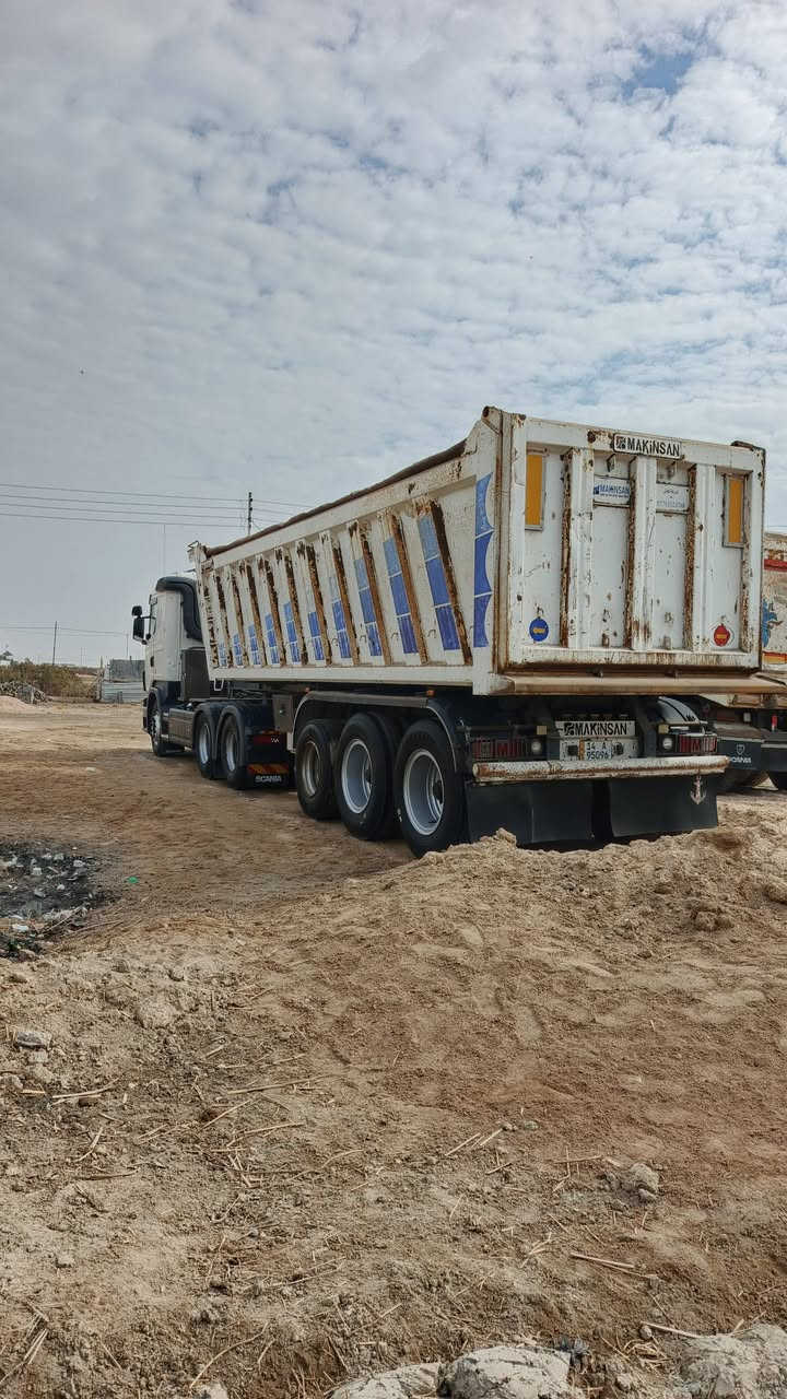 السلام عليكم سكانيه للبيع مديل 13 مكفوله راس وعربانه ذرعه33 متر تخم تاير رقم بصره بسمي المكان البصره ***********
