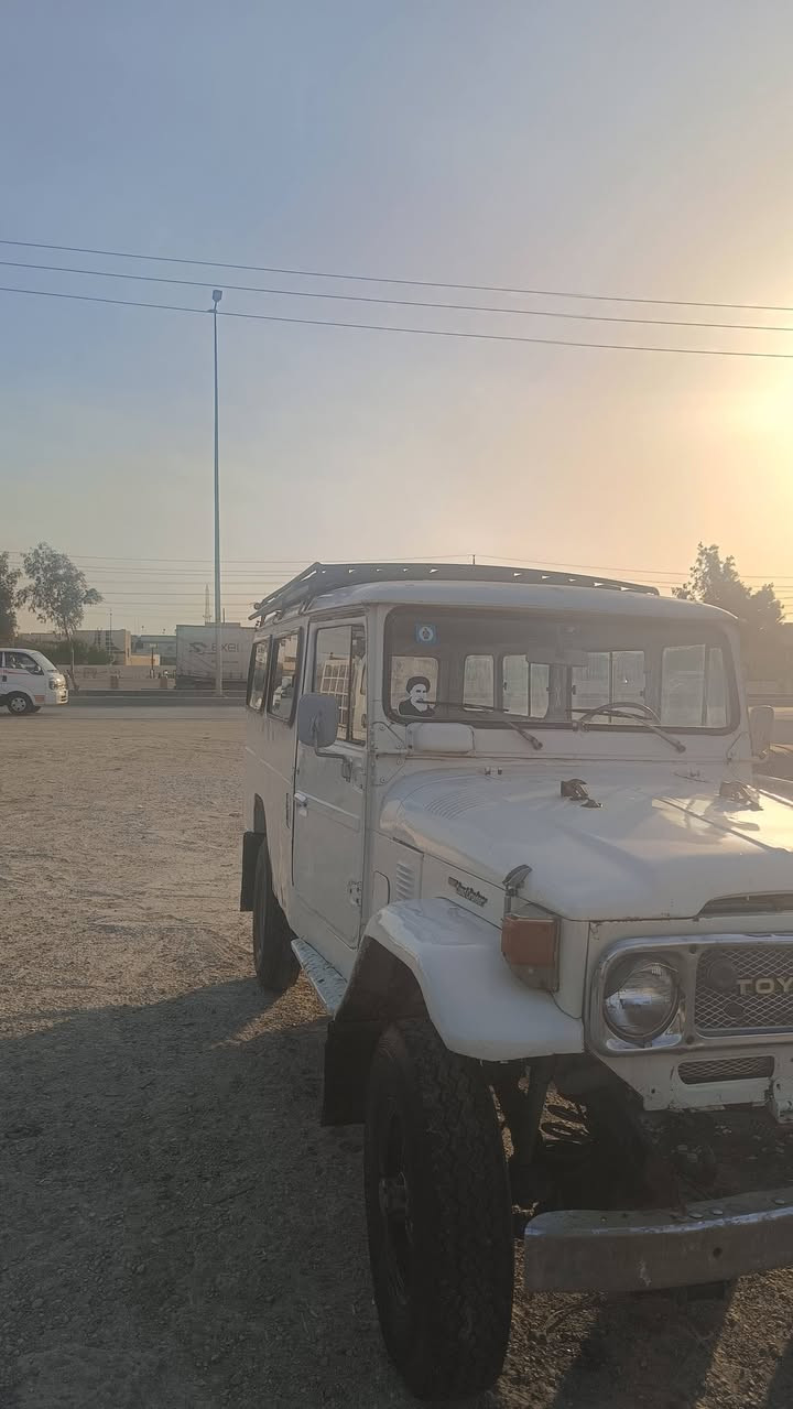 السلام عليكم
لاندكروز عكرب ستيشن للبيع مودي83كير او مكينة بطة جدد رقم انكليزي كربلاء باسمي 
 مكانهة  واسط العزيزية السعر 50ورقة
للاستفسار
***********
***********
