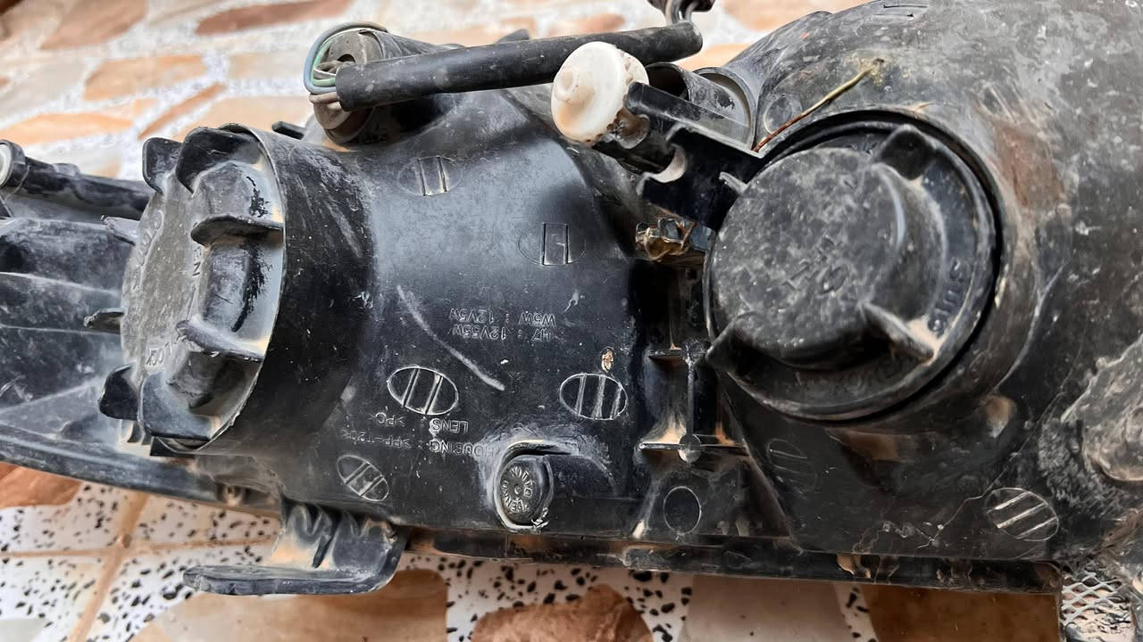 للبيع زوج لايتات كوري تفصيخ
*********** فقط واتساب 
قفل 80  + يوجد توصيل
