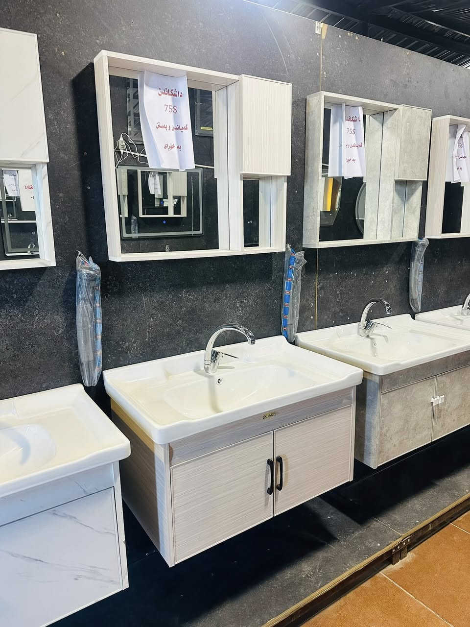 إلى وكلائنا في العراق وصول لدينا مغاسل تعليك ابيض وملون اسعار تنافسيه اصحاب محلات تجاريه في بابل ومحافظات العراق ***********
