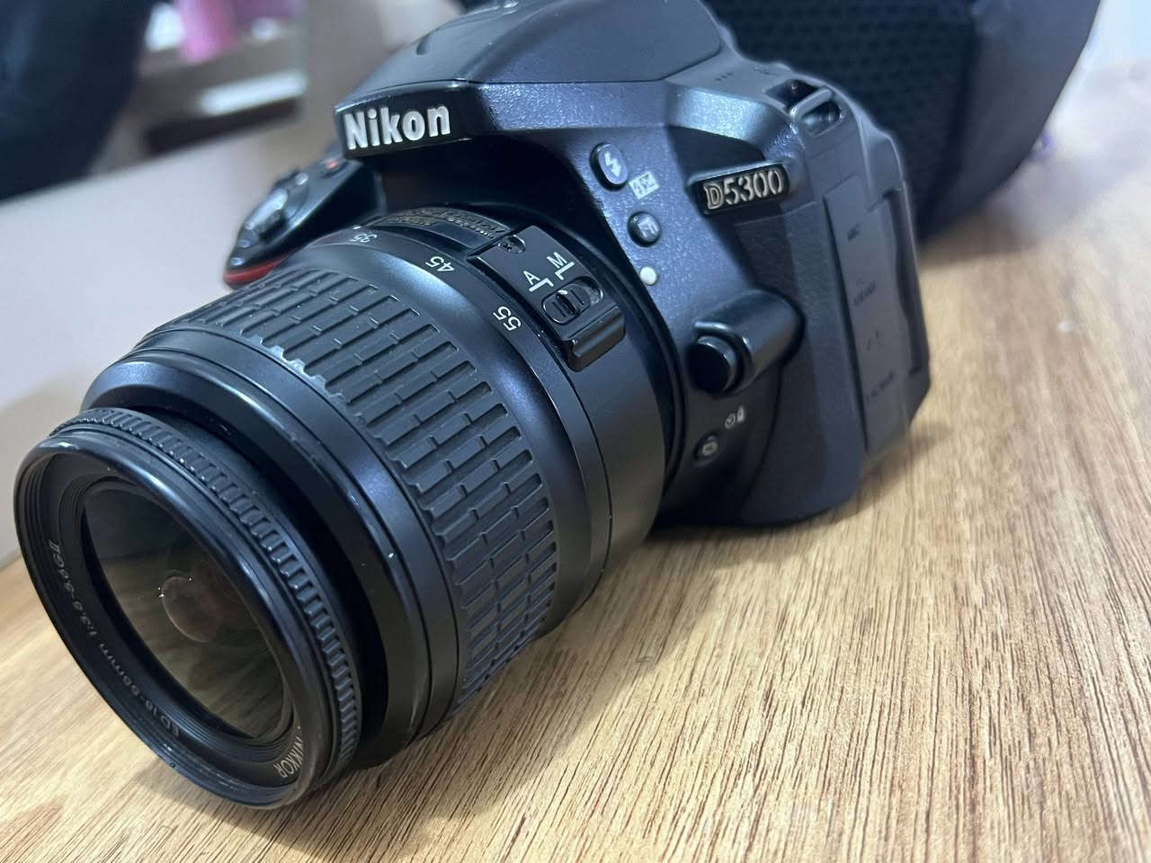 مستعجلين بيعتها
كاميرا Nikon D5300 تعطيك صورة نظيفة وألوان طبيعية بدون تعب ✨

🔹 دقة عالية 24MP – تفاصيل واضحة حتى بالتكبير
🔹 تصوير فيديو Full HD – مناسب للفيديوهات اليومية
🔹 شاشة متحركة – مثالية للسيلفي والتصوير بزوايا صعبة 🤳
🔹 تركيز سريع 39 نقطة – ما يفوتك أي لقطة
🔹 أداء قوي بالليل (ISO عالي) – تصوير واضح حتى بالإضاءة الضعيفة 🌙
🔹 واي فاي مدمج – تنقل الصور للموبايل بسرعة 📲

✔️ HDR يعطيك صور احترافية بدون تعديل
✔️ فلاش مدمج
✔️ مدخل مايك + HDMI

🔥 مناسبة للمبتدئين واللي يريدون يدخلون عالم التصوير بقوة بدون تعقيد

💥 خيار ذكي بسعر مناسب وجودة قوية


**إذا كنت صاحب هذا الإعلان وتريد حذفه لأي سبب، رجاءا أرسل رسالة إلى الدعم الفني**