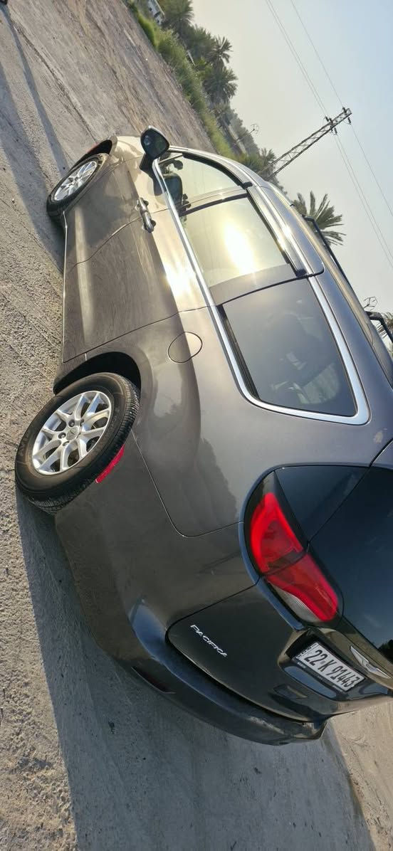 للبيع: كرايسلر باسفيكا (Chrysler Pacifica) - موديل 2022 🚐
سيارة عائلية متكاملة، نظيفة جداً، ومخدومة بأعلى المعايير. لا تحتاج لأي مصاريف، جاهزة للاستخدام المباشر ومفحوصة بالكامل.

​المواصفات والرفاهية:

​المقاعد: مقاعد وسطية منفصلة VIP (مخمل) توفر راحة قصوى للركاب.

​التكنولوجيا: شاشة متطورة تدعم Apple CarPlay و Android Auto لربط هاتفك بالسيارة بسهولة.

​تشغيل ذكي: بصمة تشغيل + بصمة للأبواب الأربعة.

​المقصورة: تحكم ستيرن كامل، كير ماوس، وتدفئة كشنات.

​العملية: أبواب خلفية كهربائية + صندوق (جنطة) كهربائي.

​الممشى: 97,000 ميل.

​الإضافات والرفاهية الإضافية:

​نظام التبريد: تبريد 3 قطع (ثلج/مجمدة) يغطي كافة أرجاء السيارة، مما يضمن برودة مثالية حتى في عز الصيف.

​عزل وحماية: عازل حراري أصلي بالكامل يحمي مقصورة السيارة من حرارة الصيف القوية.

​تجهيزات: مطريات للأبواب، سوباية أصلية فوق السيارة (للمظهر الجمالي أو ربط جنطة سفر).

​فرش وحماية: كاعيات أصلية + حوضية كاملة (تشمل الأرضية والجنطة) للحفاظ على نظافة السيارة.

​الصيانة والأمان (ملاحظة هامة للمشتري):

السيارة خضعت لإدامة كاملة لضمان أفضل أداء وسلامة:

​الميكانيك والكهرباء: الحدادية بحالة ممتازة جداً.

​الأمان: أيرباك الدشبول وأيرباك الستيرن راجعين سستم وكالة (مضبوطة بنظام الشركة الأصلي).

​إدامة المحرك: إدامة كاملة لغرفة الاحتراق، تبديل بلكات، تنظيف بخاخات، وتنظيف "الفيت بم" وإعادته لأنه أصلي (وكالة).

​حالة الحادث والملكية:

​السيارة باسمي (تحويل فقط).

​مبدل 3 قطع (نفس اللون): (قبغ الجنطة، الجاملغ الأيمن، والبنيد).

​ملاحظة الأمانة: البنيد الأصلي موجود ومرفق مع السيارة، والضرر فيه بسيط جداً؛ التبديل تم للحفاظ على المظهر العام للسيارة.

​السعر المطلوب: 21,000 دولار (210 ورقة) 💰

​السيارة بحالة ممتازة ومصانة بالكامل، السعر نهائي للجادين. (شوكت ما تحب نتوكل ونحول).

​للتواصل والاستفسار (اتصال أو واتساب):

📞 ***********

📞 ***********
