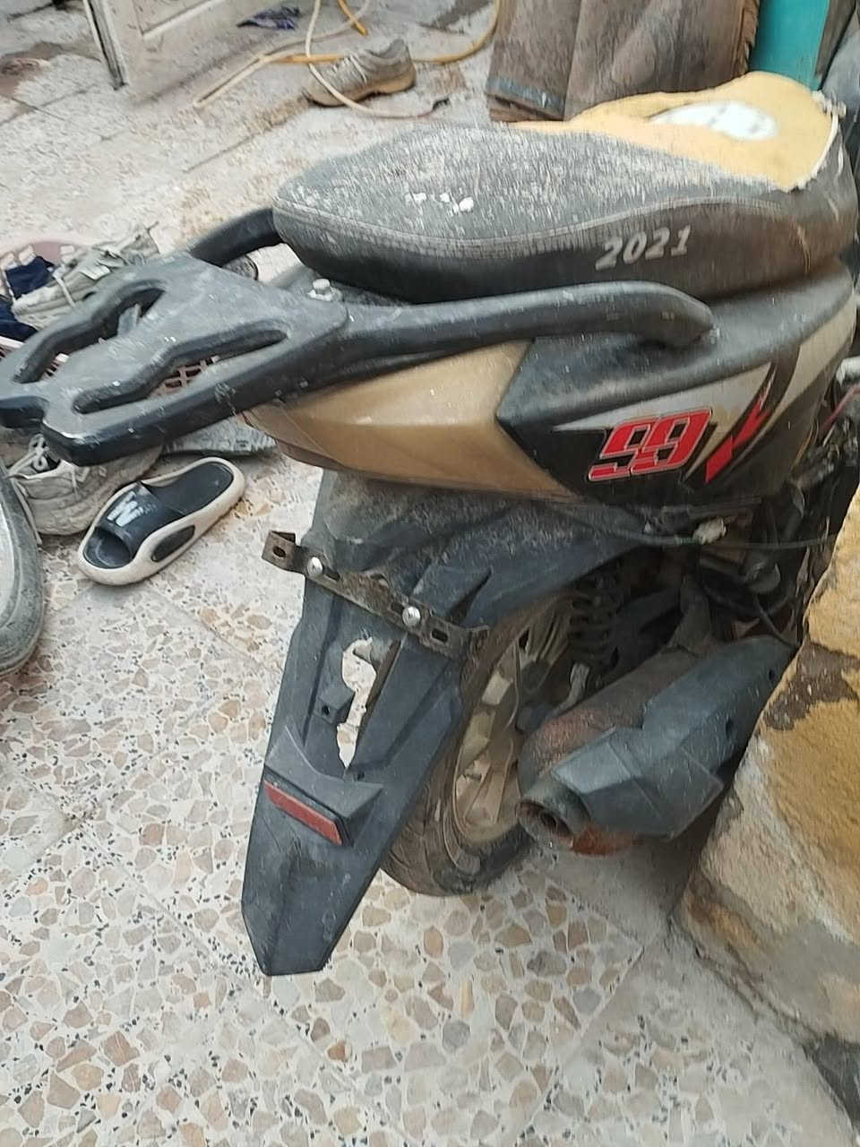 دراجه شغاله بس متروكه نبيع كوم حديد السعر60000الاف  اتصال ***********
