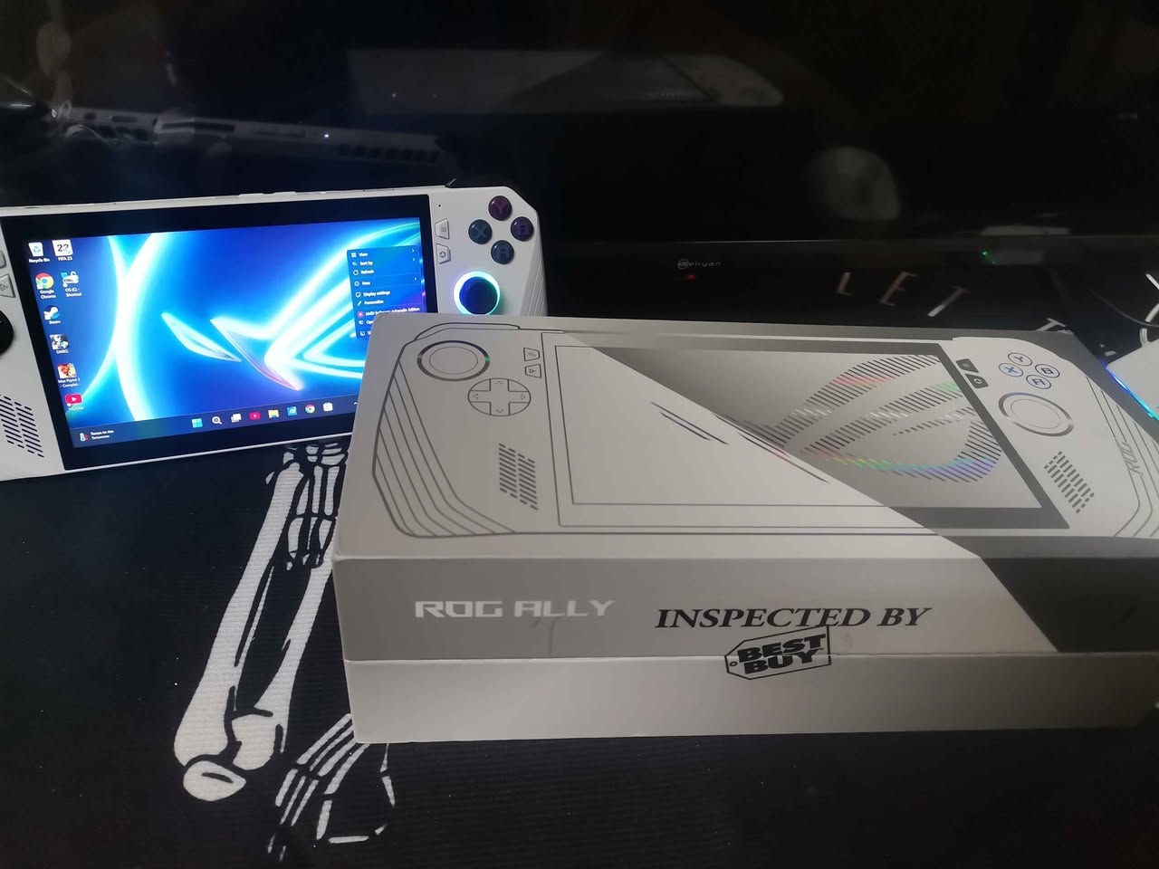 روج اكستريم نضيف كلش
بطارية ١٠٠
كامل غراضة موجود سعره ٦٠٠ الف

مواصفاته :
CPU: AMD Ryzen Z1 Extreme (8-Core / 16-Thread).

GPU: AMD Radeon RDNA 3 (8.6 Teraflops).

RAM: 16GB LPDDR5.

SSD: 512GB NVMe Gen 4.

Display: 7" Touch, 1080p, 120Hz, 500 nits.

OS: Windows 11 Home.

Weight: 608g.

Battery: 40Wh (65W Fast Charging). كركوك, العراق


**إذا كنت صاحب هذا الإعلان وتريد حذفه لأي سبب، رجاءا أرسل رسالة إلى الدعم الفني**