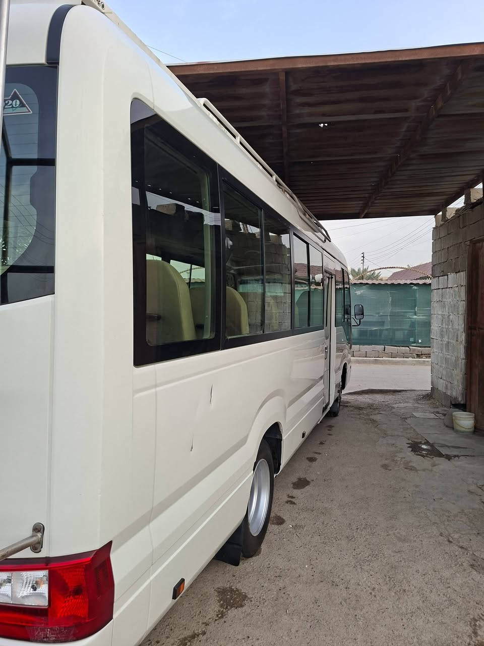 سلام عليكم كوستر للبيع موديل 2018 السياره جاهز من كل النواحي منظومت غاز 80 لتر تايرات قبل سبوع شادهم جدد برجستون الصبغ فقط الموضح بصوره  كير محرك شرط كفاله حداديه جديد كبل اطلع لل شارع رقم انكليزي سليماني تبريد ثلج تدفئه سله داخليه درع خلفي امامي كشن ستاركس  مكان سياره بغداد 
لتواصل اتصال علا الرقم ***********
