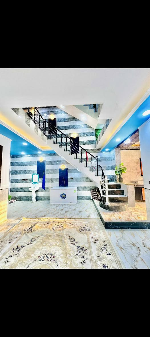 بيت طابو صرف المساحه ١٥٠ متر بمجمع بيتي مقابل مجمع الكرار طابقين ٤ غرف صالتين وستقبال ومطبخ ومنور  وصحيات السعر ١٥٠ بيه مجال للاستفسار ‏‪***********‬‏
