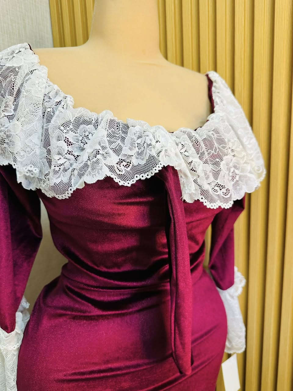 فستان موديل فكتوري ♥️
خامه قديفه مخمل 🔥 

قياس فري سايز يلبس من وزن 50 الى 85 

للحجز والاستفسار يرجى مراسله الصفحه
رقم هاتف واتساب ***********
توصيل بسماية 1000
بغداد 5000
محافضات 6000
يوجد دفع عن طريق الماستر كارد ✅💵
