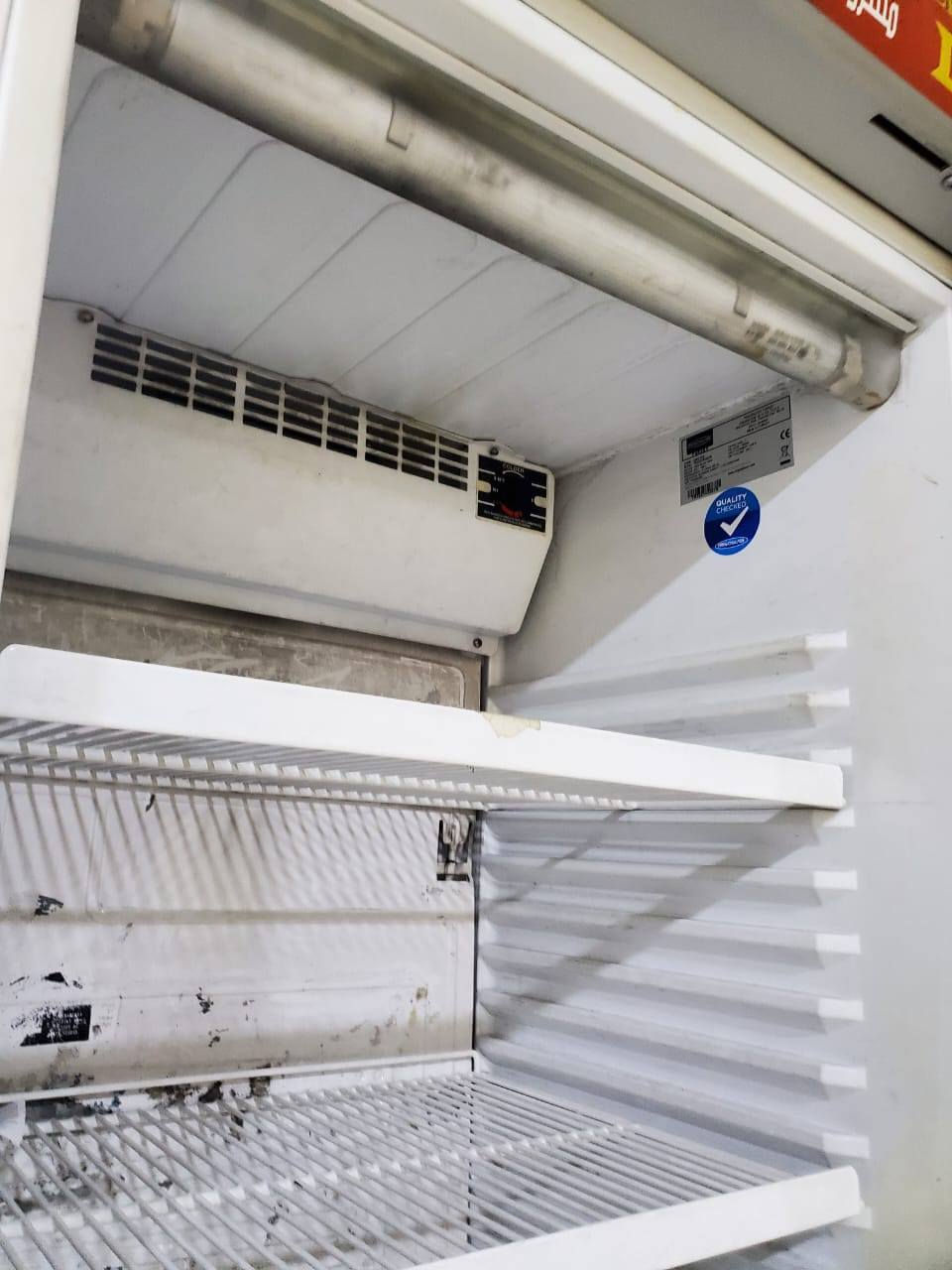 السلام عليكم ورحمة الله. 
براد تركي ماركة Frigoglass  مستعمل نظيف ماداخل تصليح (فقط الشمعة محتركة وصوت بالمروحة الفوك مامأثر عليه ). تبريده فول من 15درجة الى -6 درجة تكدر تتحكم بي.

السعر 300 الف وبي مجال 
العنوان/ باب المعظم شارع ابن سينا  قرب مستشفى الطفل .
واتساب ***********
