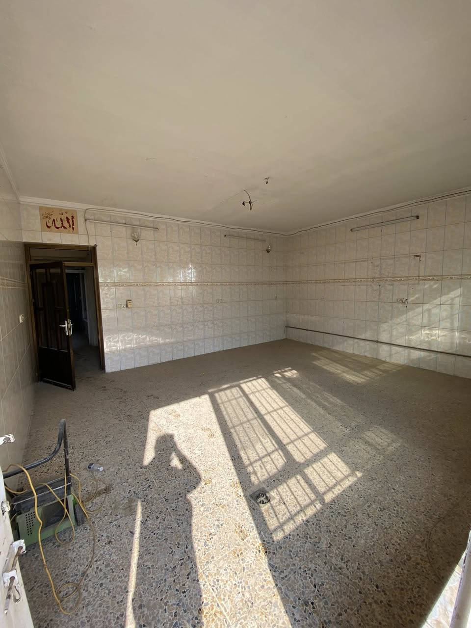 دار للبيع / موصل حي النور قرب السوق
المساحة 315 م - الواجهة 10 م ( المتر بمليون )

تكون البيت من طابقين 5 غرف نوم و4 صحيات ووحدة من الغرف سويت - حديقتين خلف البيت وامام البيت

للأتصال والتواصل ***********
