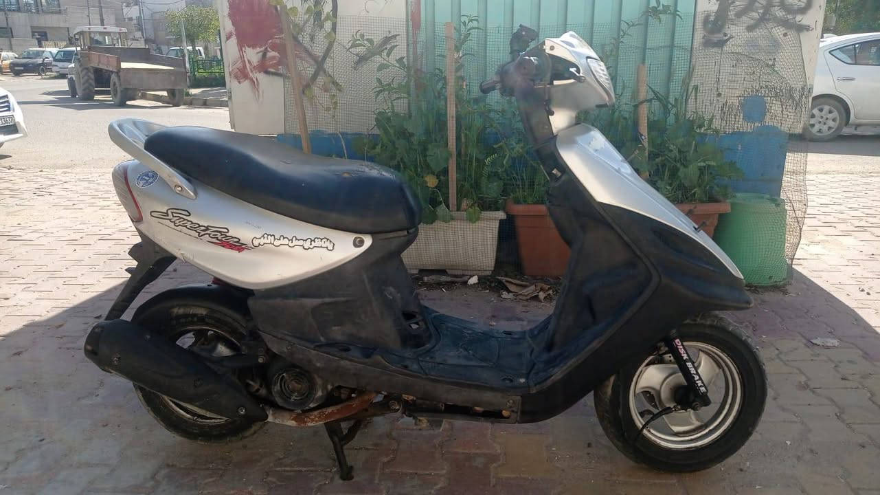 سلام عليكم دراجة قجمة ١٢٠ مال رمبة كلها بلادية مكينة بلادية مختمة ختم واحد نكرة سلف كيج بانزين شغال مال سرعة قفل   ستيرن قفل جنطة  شغال كهربايئات كلها شغالة اي نقص مابيهة سعرها ٤٧٥ بيهة مجال بسيط مكاني بلحرية ***********
