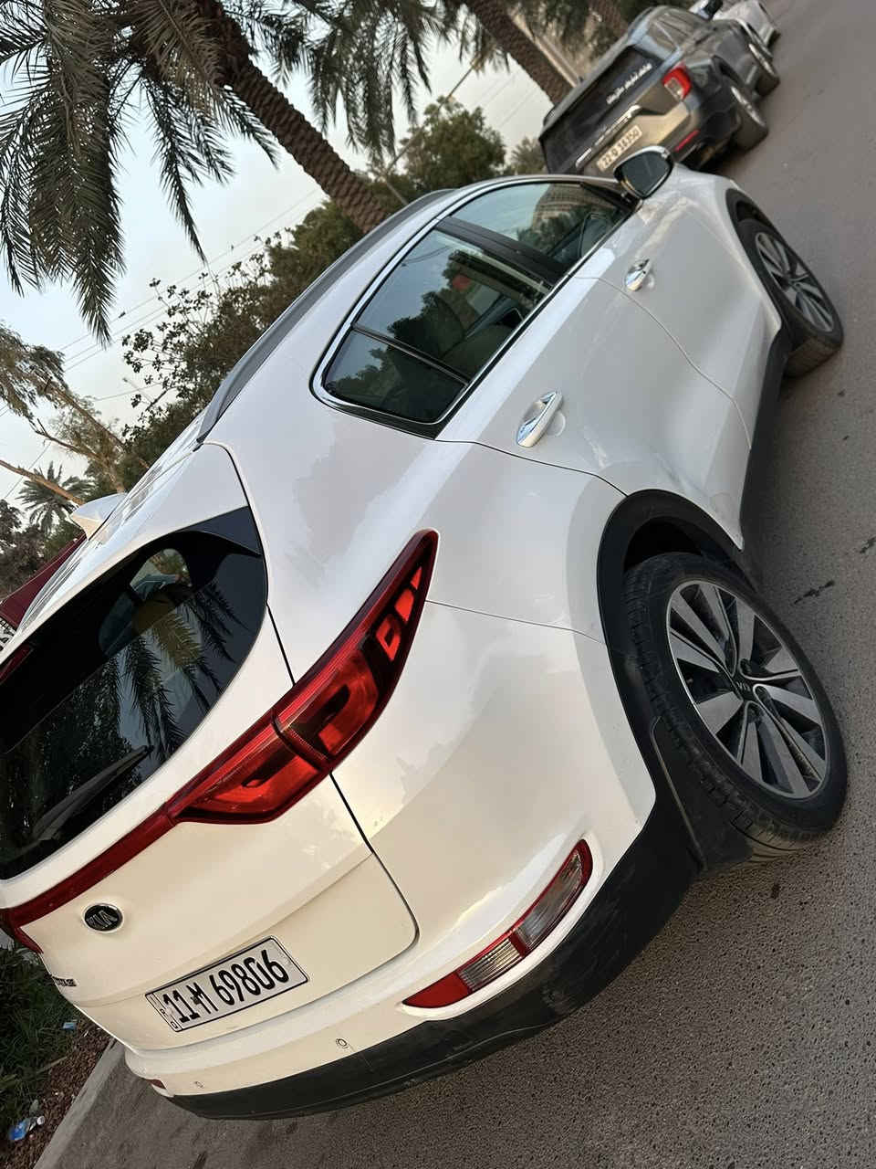 للبيع سبورتج 2017 خليجي بصمه  مكينه 2000 دوش رقم بغداد ماشية 72 ألف كيلو مكفوله من الصبغ بيها BDR بالجاملغ الخلفي ورصعه بالباب الخلفيه السيارة جديده ومابيها اي نواقص داخل رصاصي 
السيارة بصمة تبريد قطعتين مري شفط اشاير بالمري تحكمات شاشة اعطال 
سعرها 168 $ ورقه 
مكاني بغداد السيدية ***********
