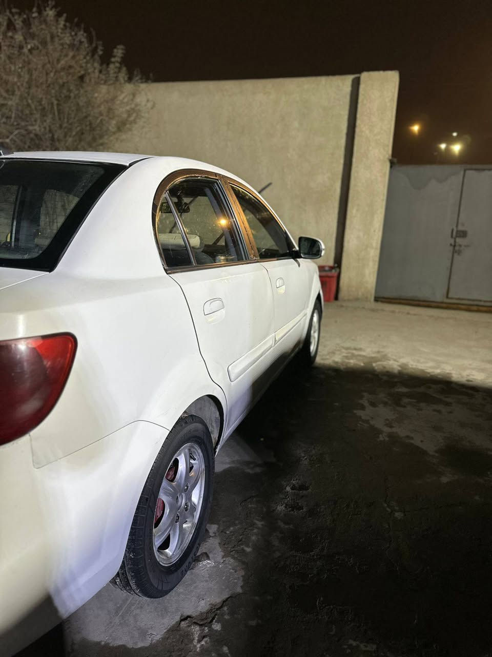 السلام عليكم كيا ريو موديل 2012 
مكينة 1600 رقم بصره تحويل 
سنويه 2028 سياره بيها صبغ بدون ضربة 
مكينه كير كفاله السعر 78 وبيها مجال قليل
 رقم الهاتف *********** 
مكان السياره البصره البصرة, العراق
