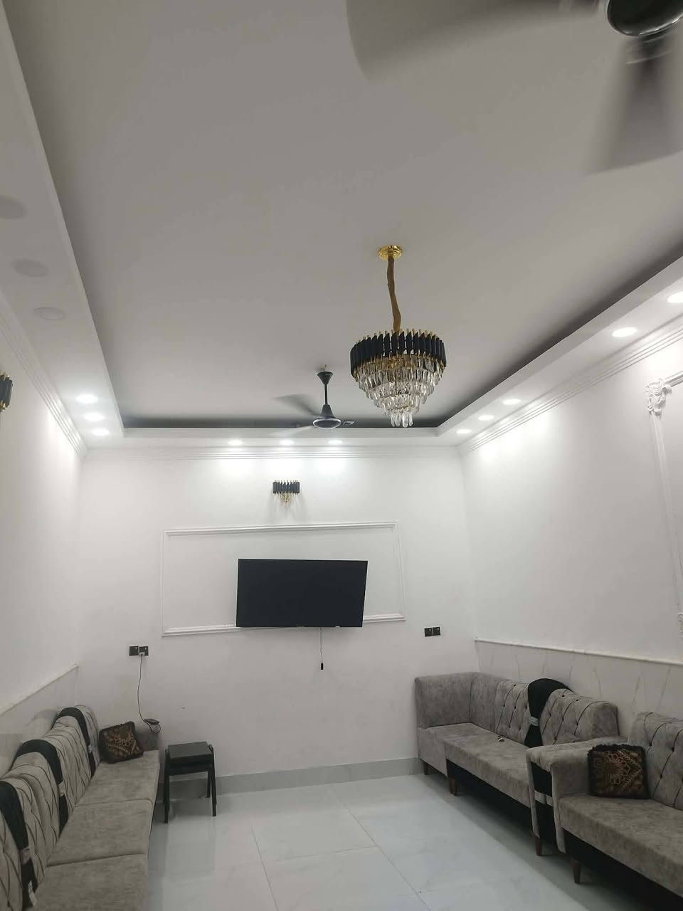 السلام عليكم   بيت ركن عله ثلاث شوارع طابو صرف
مساحه ٢٠٠ م  علمآ بناء البيت ٢٠٢٤ جديد كلش 
التفاصيل غرف ٢ + مطبخ + صاله + ديوانيه + صحيات داخليه وخارجيه   المكان حي العسكري شارع المستوصف قرب شارع الامام علي 
لاستفسار على 
***********
