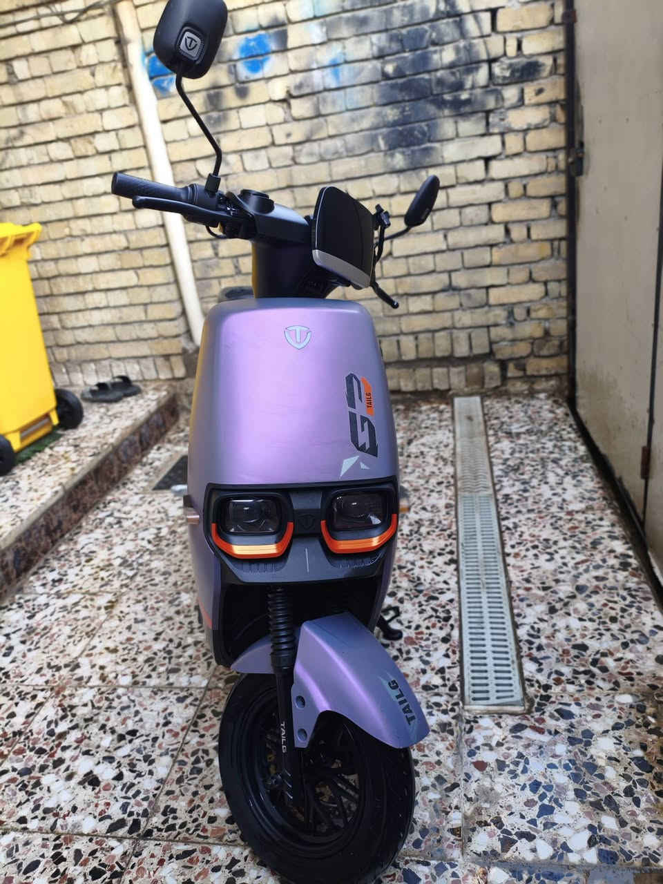 سلام عليكم
درجه شحن شركة تالج 

بطاريات 6 مسطره جبير

ملف 1500 نحاس الاصلي 

مواصفات سرعه 60 إلى 70 حقيقي 

تمشيك 50 إلى 60 كيلو بل شحنه الوحده 

بصمه عدد 2 + صندوك خلفي 

P بارك .. R بك رجوع 

مثبت سرعه ... دبل اشاره 

لايت زنون عدسه عالي ناصي 

لد نهاري صفح وامامي 

بريك امامي خلفي دهن 

دراجه جديده ما داخله التصليح 

سعر 850    مكاني بغداد الامين الثانيه 

رقم .. ***********
