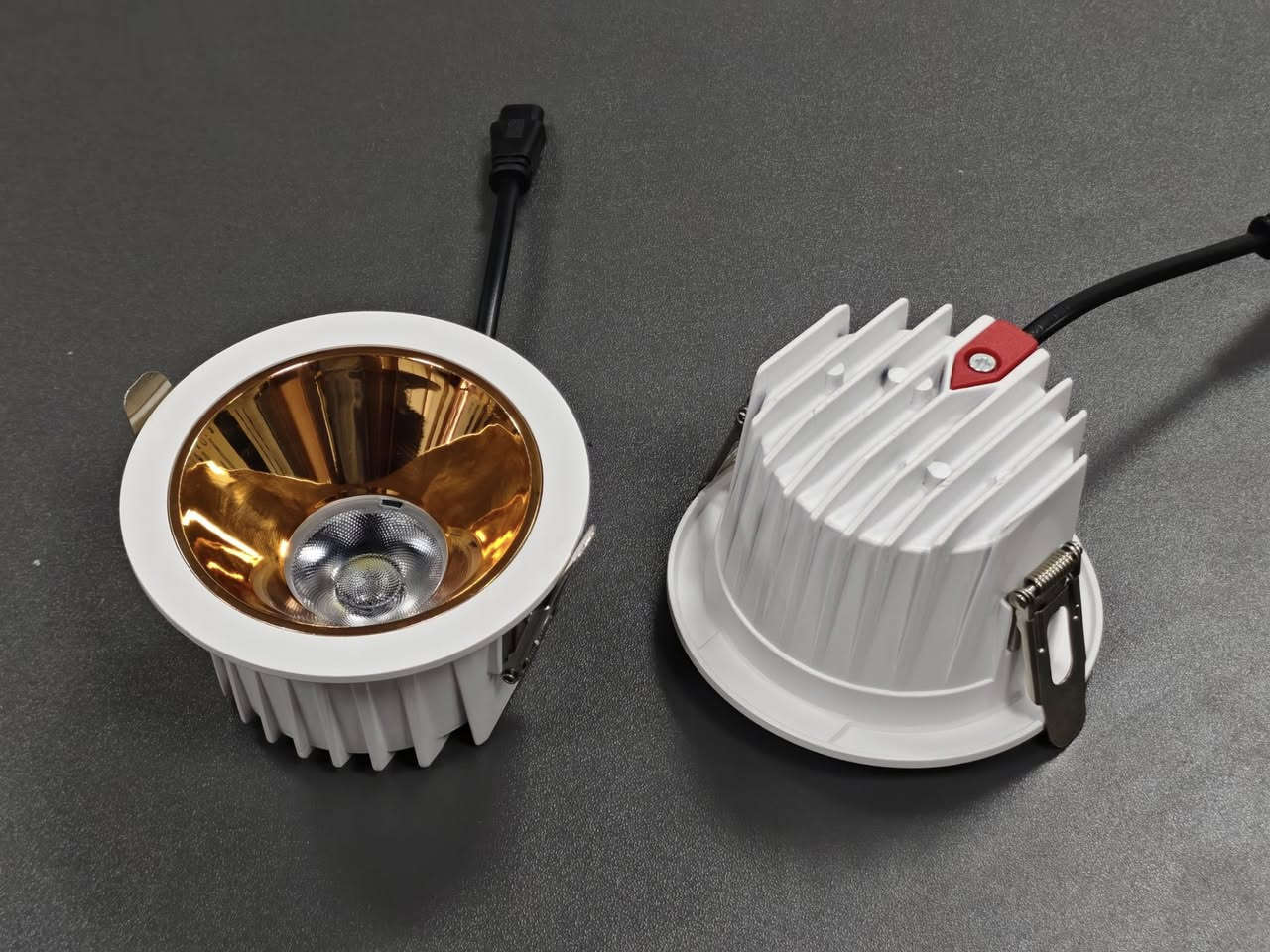 Hot selling spot light.can make 6500k 3color 4CCT 
Welcome to your inquiry


**إذا كنت صاحب هذا الإعلان وتريد حذفه لأي سبب، رجاءا أرسل رسالة إلى الدعم الفني**