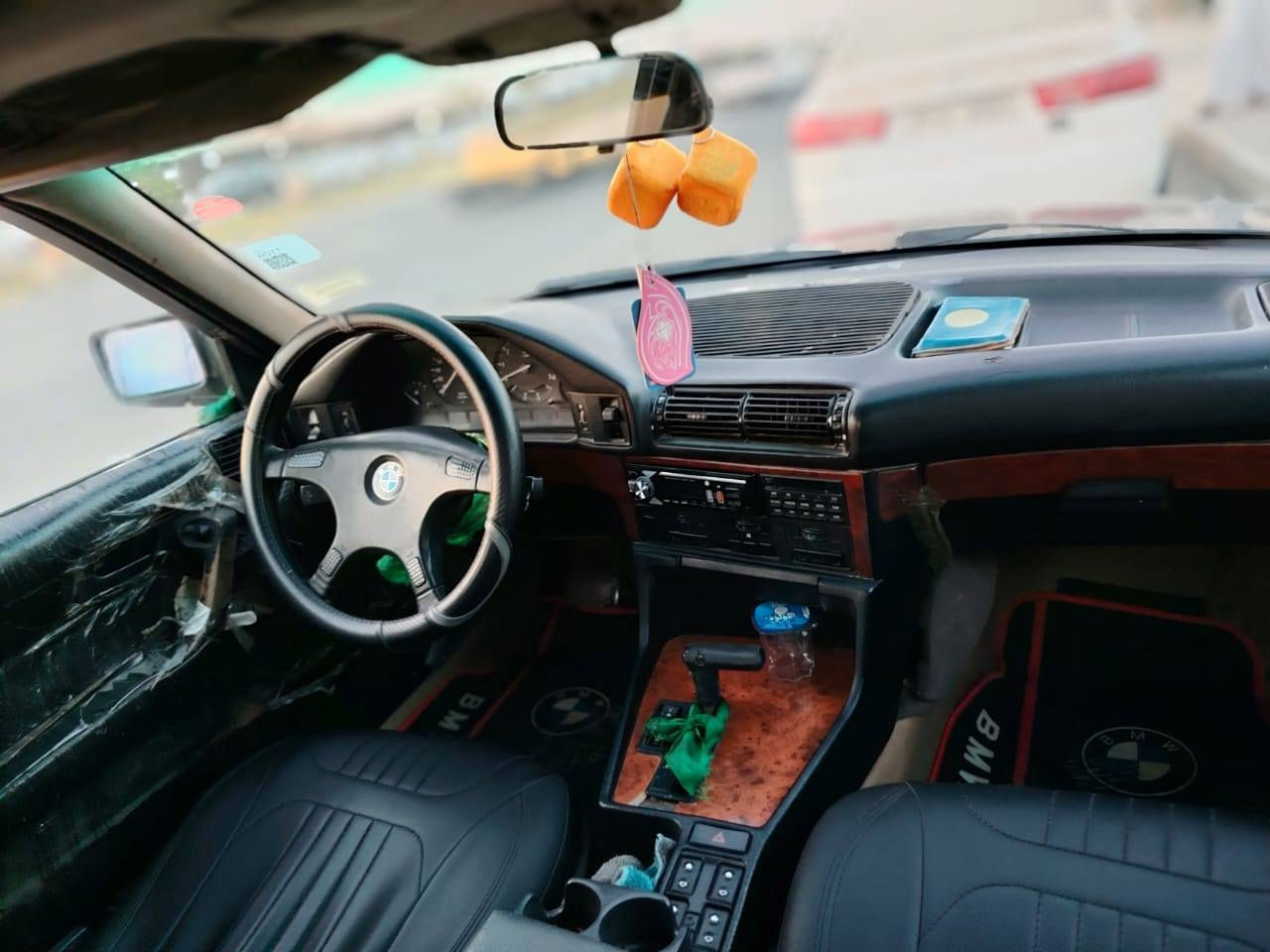 السلام عليكم بي ام 535 المكان واسط /قضاء الصويره  للاستفسار اكثر اتصل وبيك خير وتدلل *********** السيار جاهزة بس  بيهه نقوصات بسيطه وشخوط بالصفحه اليمنى
