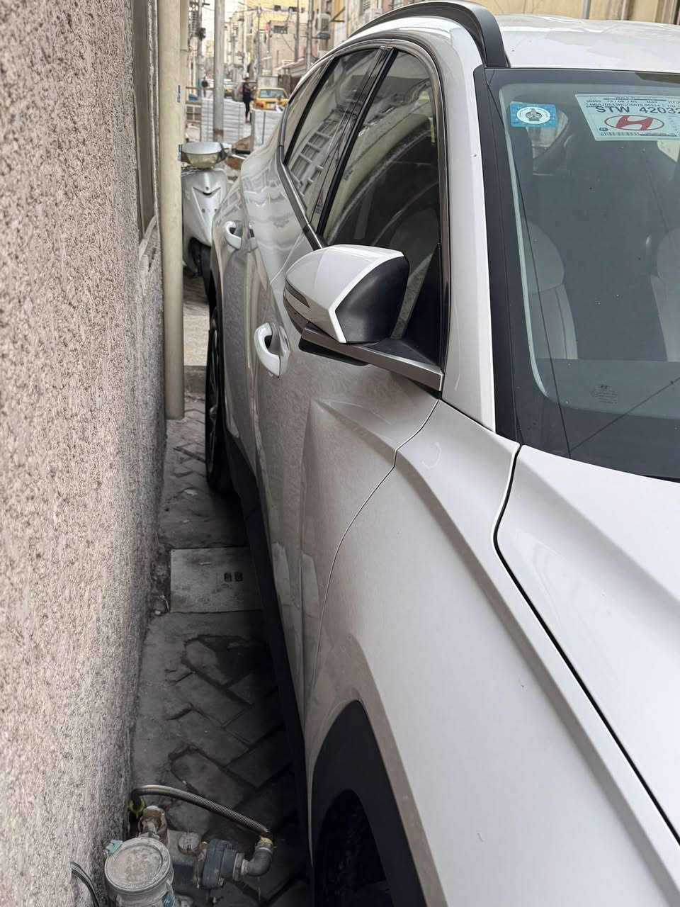 هونداي توكسان 2022 محرك 2000
السياره فول موصفات عدا البنوراما 
فول تحكم استيرن حساس امامي خلفي 
كامره دواره شاشه كشنتات اثنهين كهرباء 
ومري شفط السياره مو درايف واتو هولد جديده بمعنى الكلمه مكفوله كفاله عامه 
من الصبغ فقط بارد باب الصدر بكد شبر
سياره رقم بغداد موقع السياره بغداد 
الرقم ***********
ماشيه 29 الف
السعر 205 $
