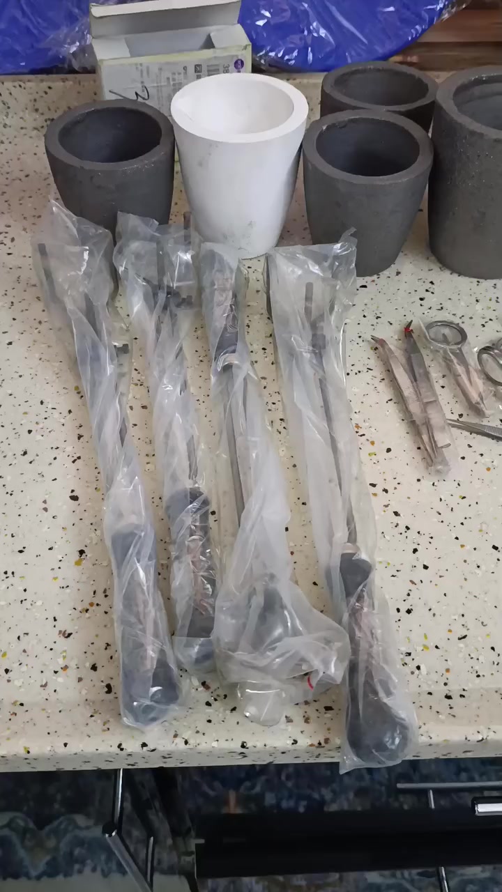 متوفر حاليا جميع  الاحجام بوادق الصهر.من 1 كيلو الى 5 كيلو.
***********
