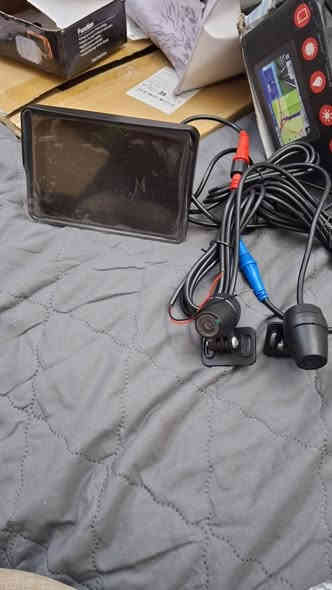 شاشة دراجة للبيع سعره ٢٥ الاتصال برقم ***********
