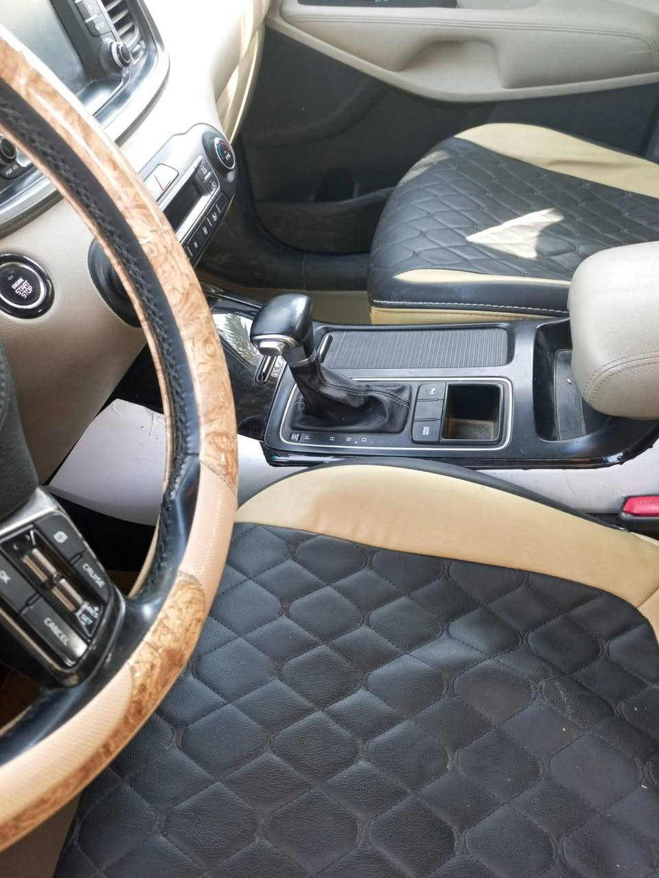 سلام عليكم سورنتو ٢٠١٩وارد خليجي مكينة ٦سلندر٣٥٠٠ السيارة فول مواصفات مكفولة كفاله عامه على وضع الشركة رقم ديوانية للاستفسار أكثر اتصل على رقم***********
