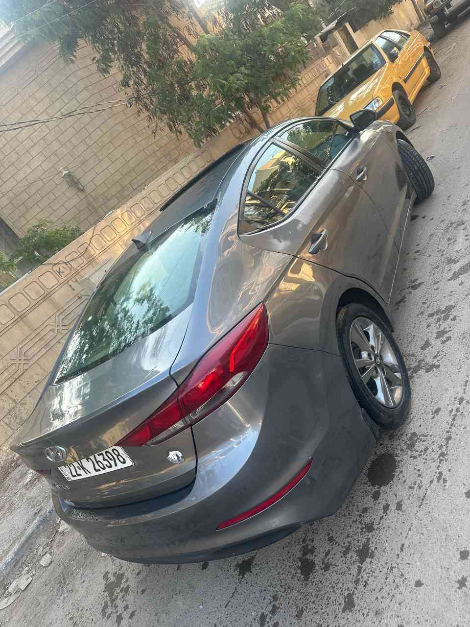 السلام عليكم 
النترا 2018 امريكي
فول مواصفات 
فتحه
بصمه 
محرك 2000 دوش
شاشة 
كامرة دوارة
رادارات جانبية
نظام ترحيب
تحكم ستيرن 
تدفئة كشنات
صندوق ذكي
الحادث باببين 
المكان بغداد 
السعر126$ وبيها مجال
***********
