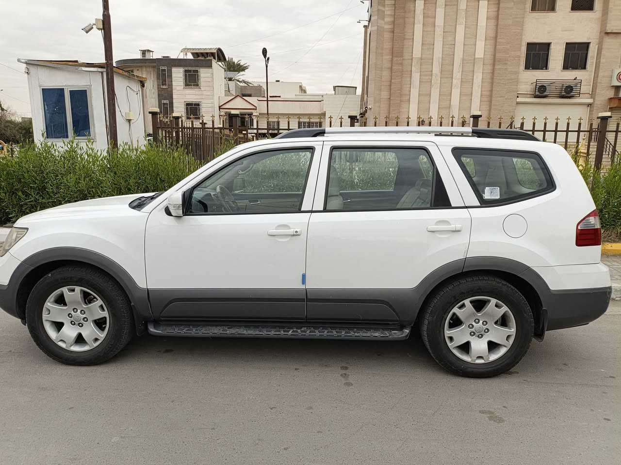 السلام عليكم
كيا موهافي خليجي
موديل 2014
 المواصفات نص فول 
ماشيه 165 الف 
السيارة مكفوله من الصبغ والبارد فقط خدوش خفيفه 
مكينة جديدة بدلتها قبل سنة تقريبا الحدادية جيدة تخم تاير جديد السيارة نضيفة جدا 
المواصفات 
فتحة سقف 
كامرة خلفية 
حساسات خلفيه
كشن سائق كهرباء 
السيارة سويج 
السيارة نضيفة جدا جدا 
السيارة رقم بغداد  
السعر 180 قابل للتفاوض 
رقمي *********** موجود 24 ساعة اي سوأل اني بالخدمة
