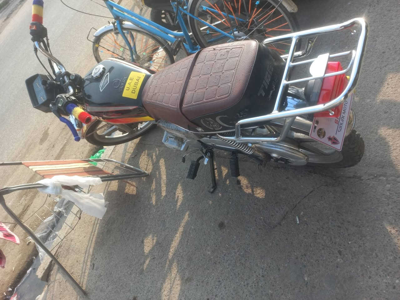 سلام عليكم متاح دراجه خمس كير  محرك سبانه مامضروب 

شرط دراجه خير من الله بس كهربائيات طافيه باتري يريد 
السعر ٣٥٠بي مجال قليل 

***********
