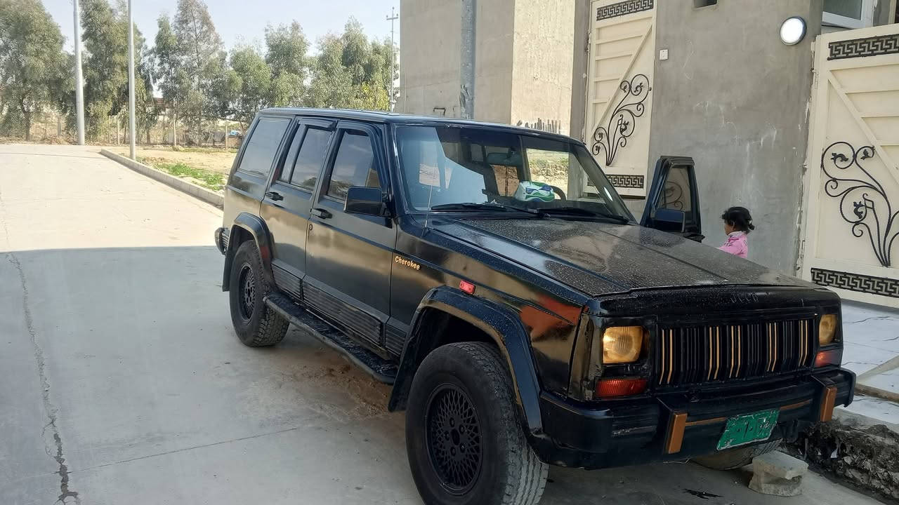 جيب شيروكي موديل 1992كير ومحرك بطه 3000رقم نينوى اخضر سنويه بيضاء شرط التحويل صبغ عام جماليه كيرها بي ضعف. يعوزها بعض الترتيبات فول تماتيك كهربائياتها شغاله  سعرها 30وبيها مجال يرهم مراوس. بتكسي والباقي اقساط كل شهر انطي 3اوراق   مكاني موصل
رقم الهاتف
 ***********اسيا 
***********كورك
