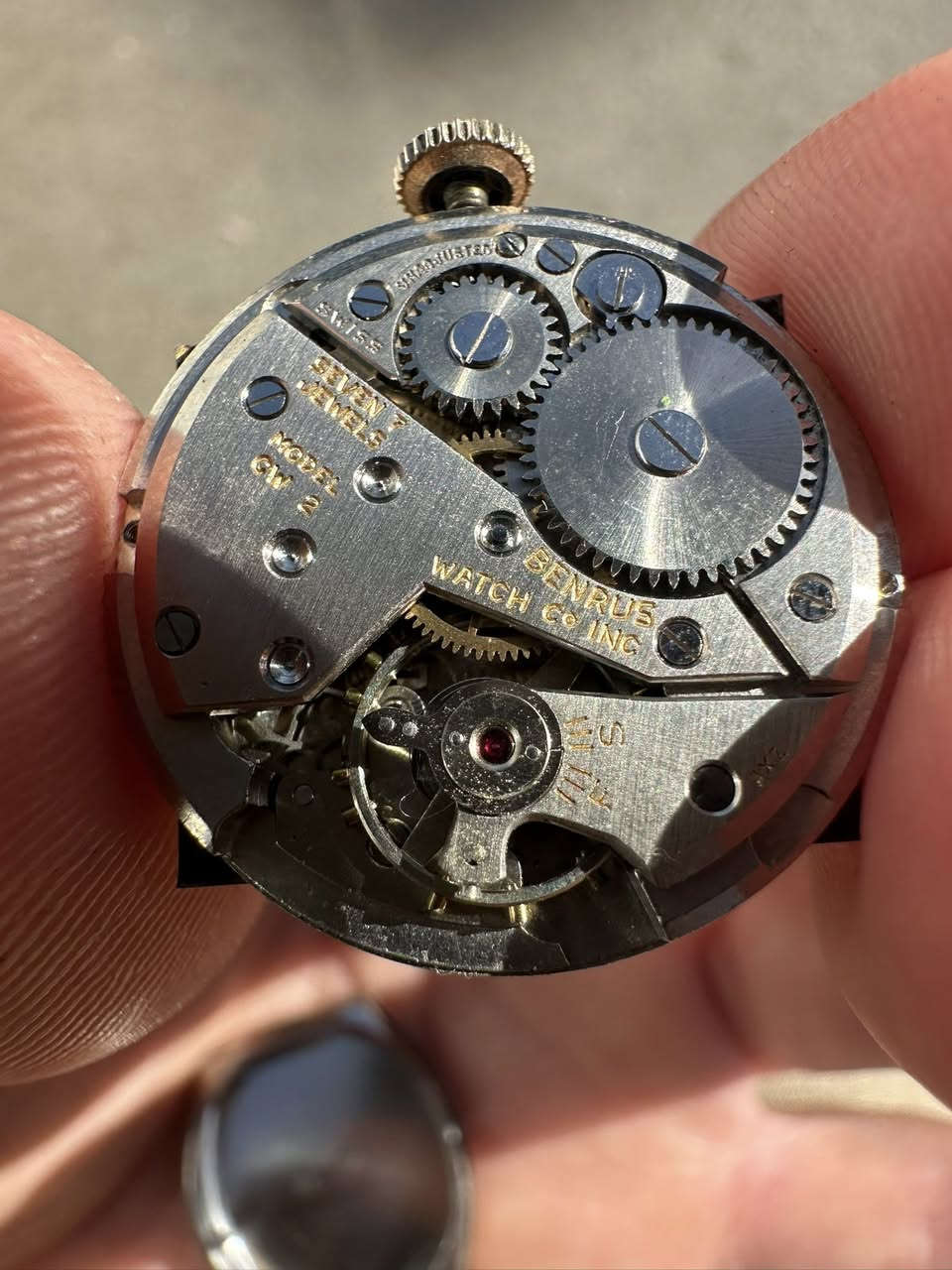 السلام عليكم ساعة بنروس ماس وياقوت  رجالي ١٩٥٠ كوك مميزة تغليف ذهب عيار 10
قطر ٣٠في ٣٥ قطر الخمسينات الناعم الساعة جديدة. بدون ملاحضات

***********
