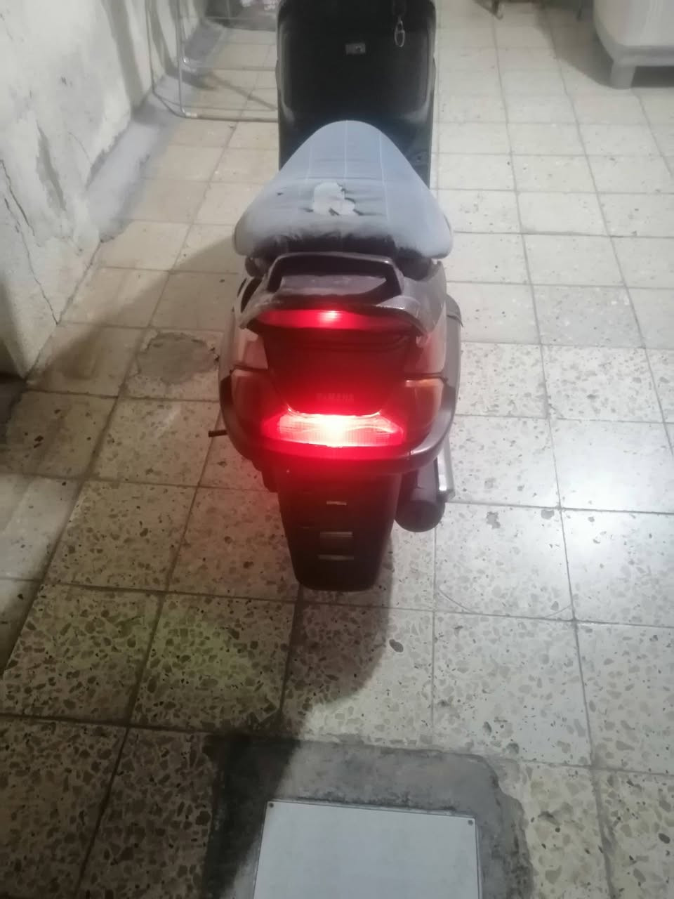 دراجه نضيفه لا تبخير ولا تنقيص محرك حلو مابيه اي نقص تجي تأخذها من البيت بيها منفيس مكاني بغداد الحسينيه *********** سعرها ٣٥٠ الف الشراي يخابر
