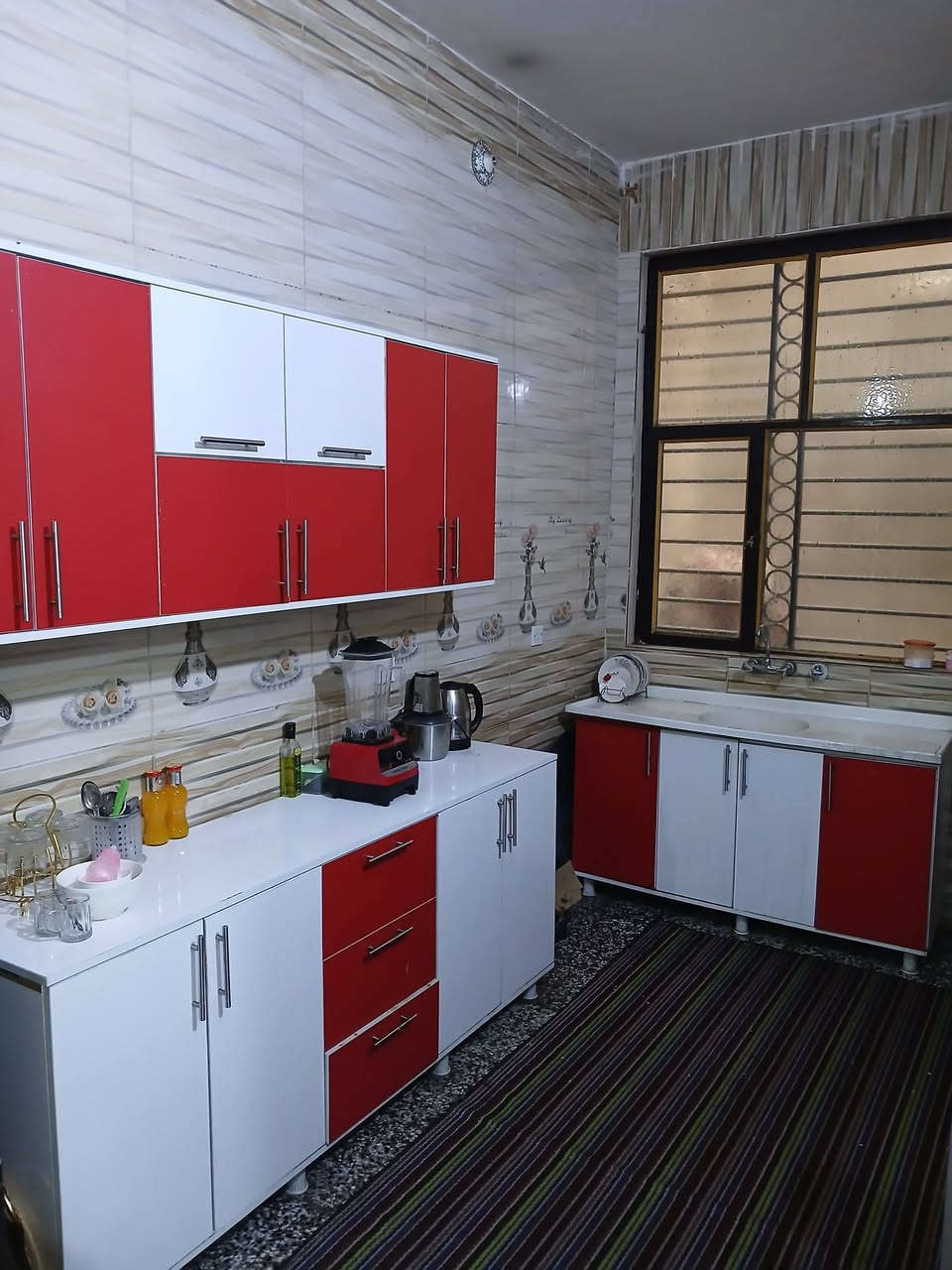 كاونتر كامل ٣ قطع خشب ارقى نوعيه بالسوك  نظيف حيل بدون اي كسر او ضرر قياس مترين ونص تقريبا السنك مرمر
السعر ٤٥٠ وبي مجال 
رئاسة العبيدي 
***********
